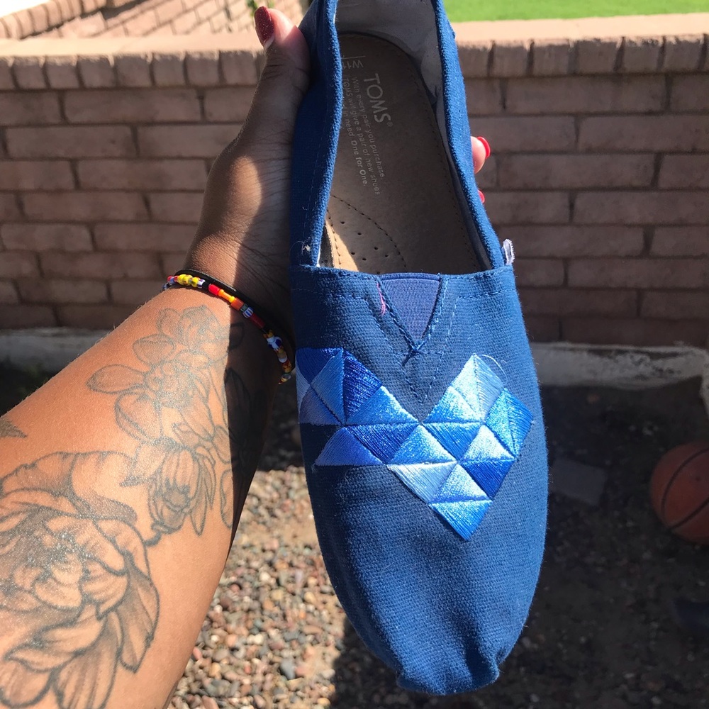 Toms embroidered blue